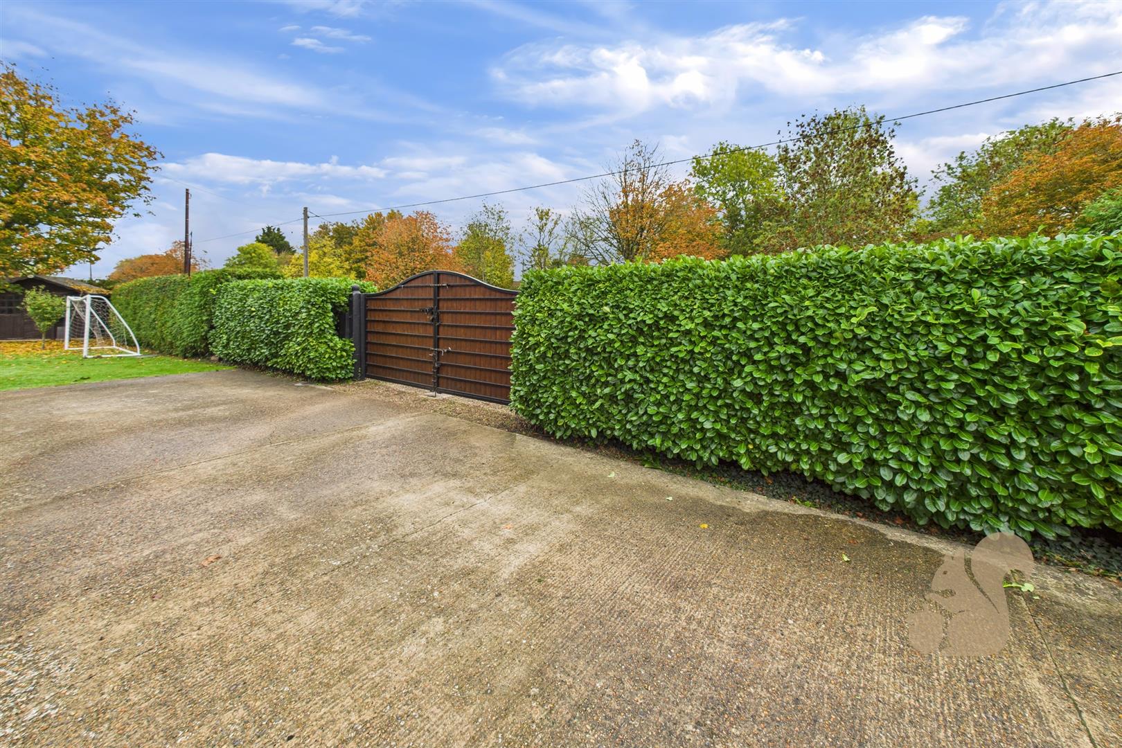 Driveway & Gates